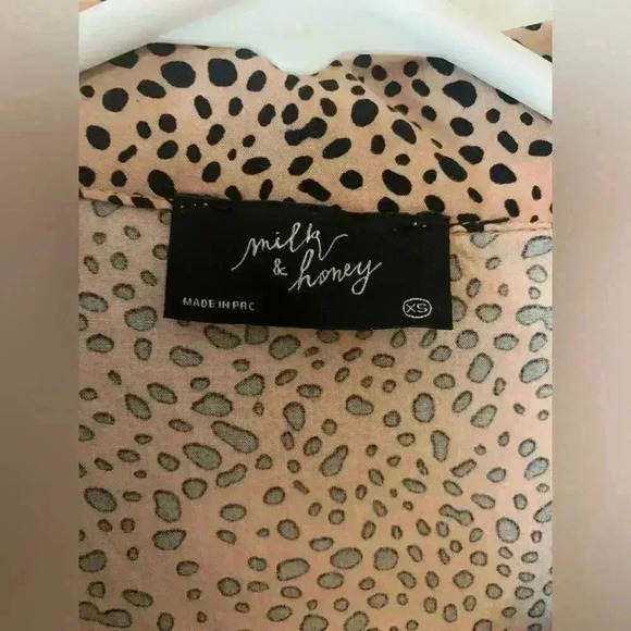 Woman’s milk & honey Animal Print Button Down Short Sleeve Crop Top Size XS - Picture 3 of 5